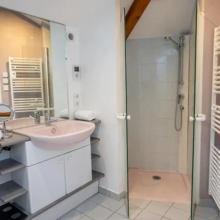 Piscine Chauffee Et Metro B Villa Oullins