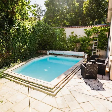 Piscine Chauffee Et Metro B * Oullins