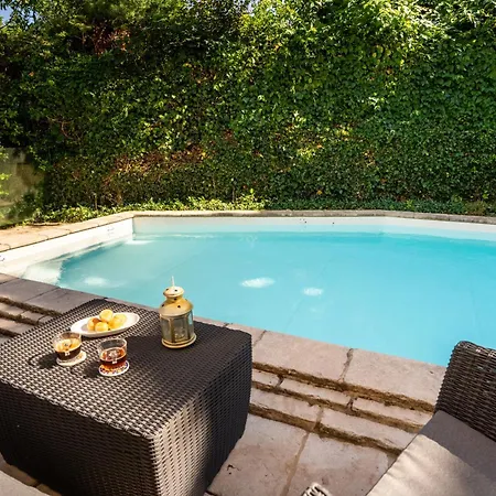 Piscine Chauffee Et Metro B * Oullins