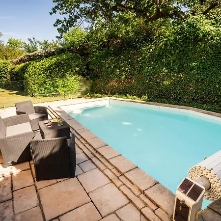 Piscine Chauffee Et Metro B *